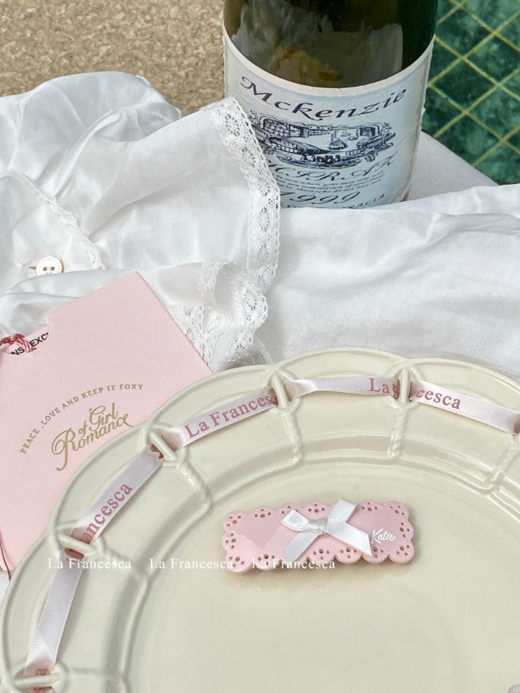 Wholesale Sweet and Cool Bow Hollow Letter Clip